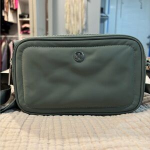 lululemon athletica Eucalyptus 2L Crossbody Bag